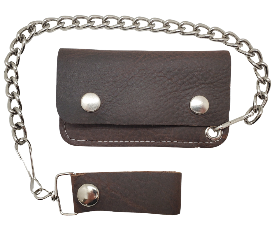 For the Minimalist Rider. The most compact chain wallet we offer. Just enough room for some folded up cash a couple cards. Nothing to bog you down. Made in USA

2 pockets for some cash or cards
Complete with 12" chain
Approximate size 4.5" x 2.75"

Snap Closure
Genuine Leather