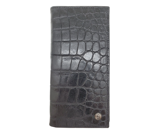 Fully Licensed Stetson Logo Roper/Checkbook style Wallet. Made from Cognac Brown Croc or Black print cowhide leather so good it's really hard to tell the difference from the real thing! Classic Roper design on the inside made from soft durable cowhide leather. Featuring on the left inside 6 card slots and I.D. pocket along 2 underside pockets. On the right inside 1 under pocket with a additional slot on top. In stock at our Smyrna, TN retail store 30 min. from downtown Nashville. Imported.