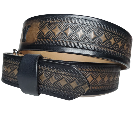 This genuine leather "Diamond" belt is skillfully handcrafted from 8-10 oz, 1/8-inch thick cowhide shoulder leather. Its burnished edges and rope pattern, along with the antique nickel-plated solid brass buckle, are features that make it unique. The belt is finished with a multi-step dyeing technique, and the buckle is secured with heavy-duty snaps. It is created in our local shop outside of Nashville, TN in Smyrna.